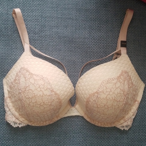 New! Victoria's Secret VERY SEXY PUSH UP! - Picture 2 of 8